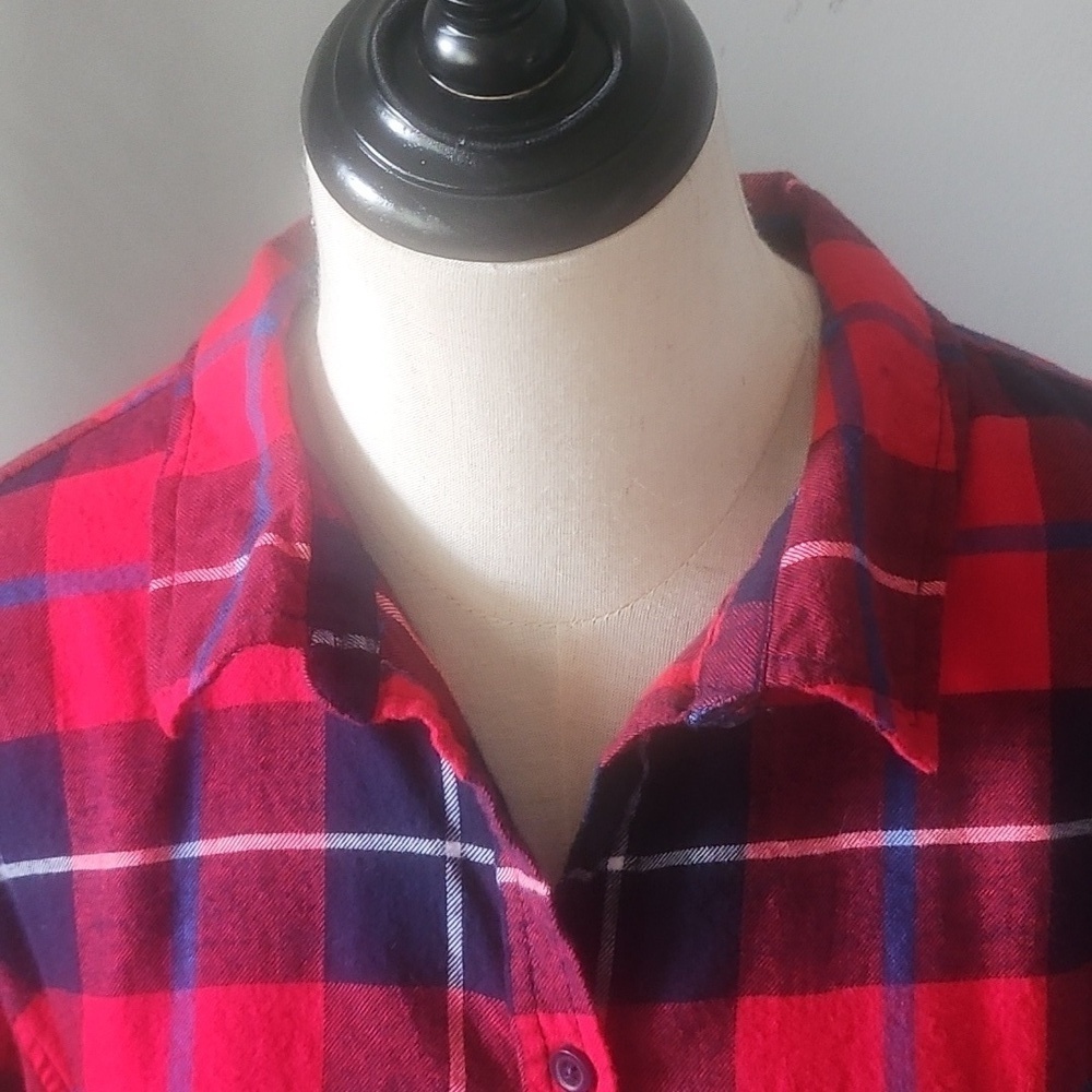 beachlunchlounge Red and Blue Plaid Hi-Low Button Down - Picture 4 of 10